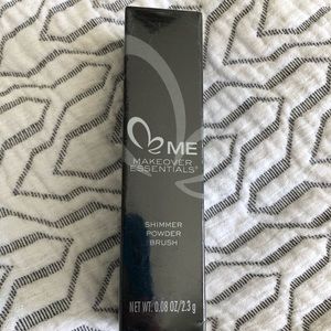 Makeover essentials shimmer powder brush